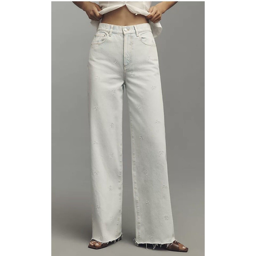 Women "Le Jean" powder blue with white bow accents zip up jeans. Size 30